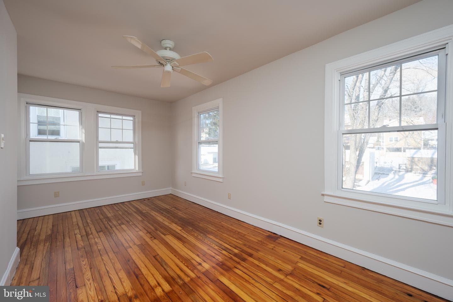 2423 Jenkintown Road photo 20