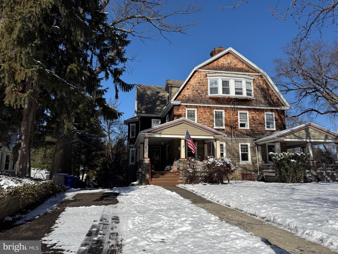 221 Summit Avenue photo 2
