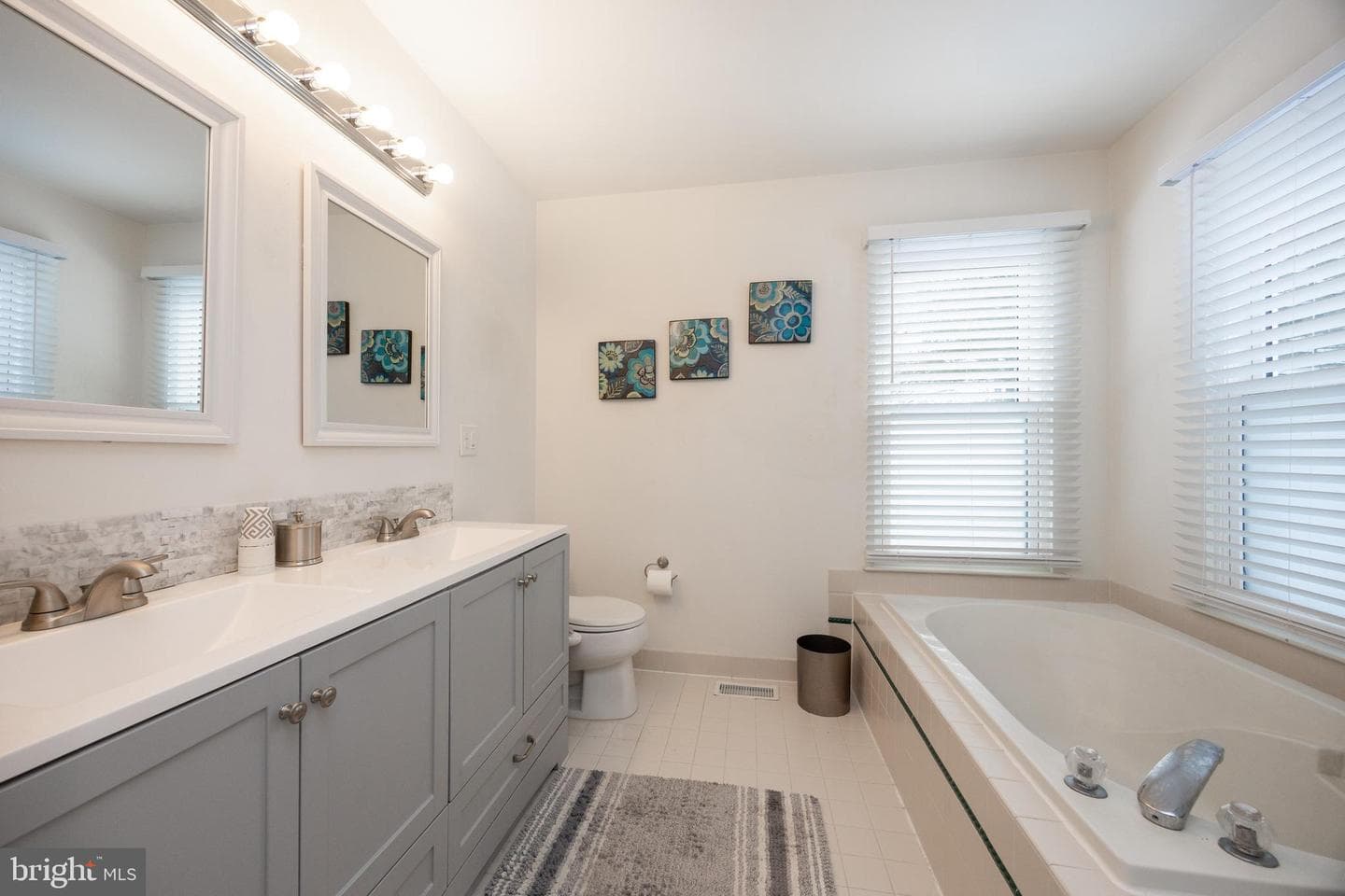 66 King Way photo 22