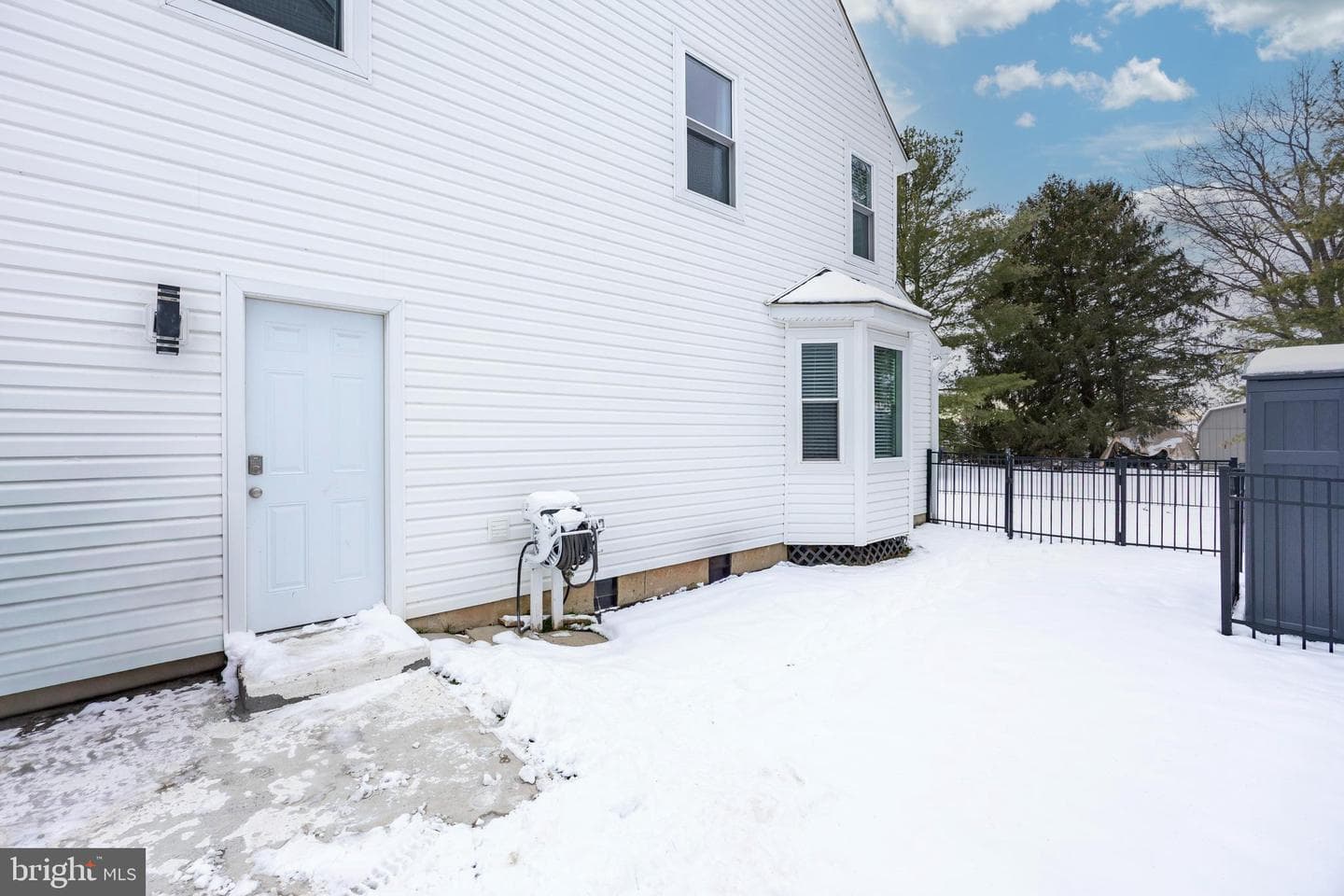 66 King Way photo 33