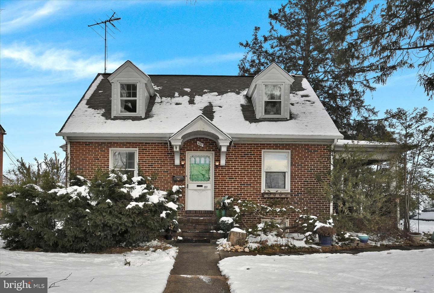 227 W King Street photo 1