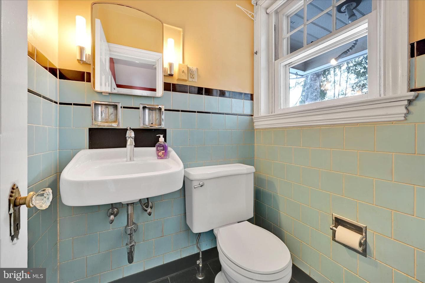 227 W King Street photo 16
