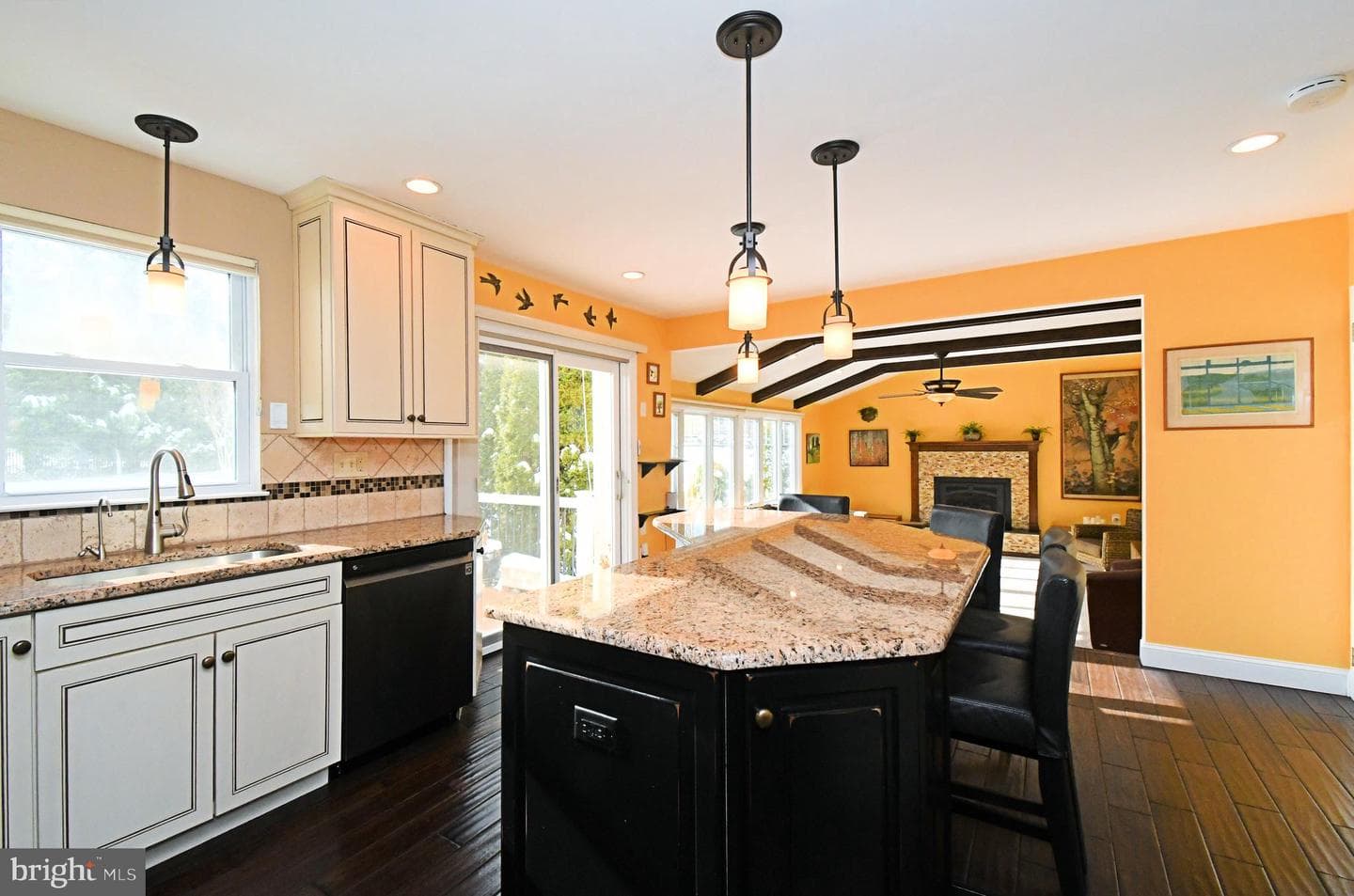 555 Saratoga Road photo 12