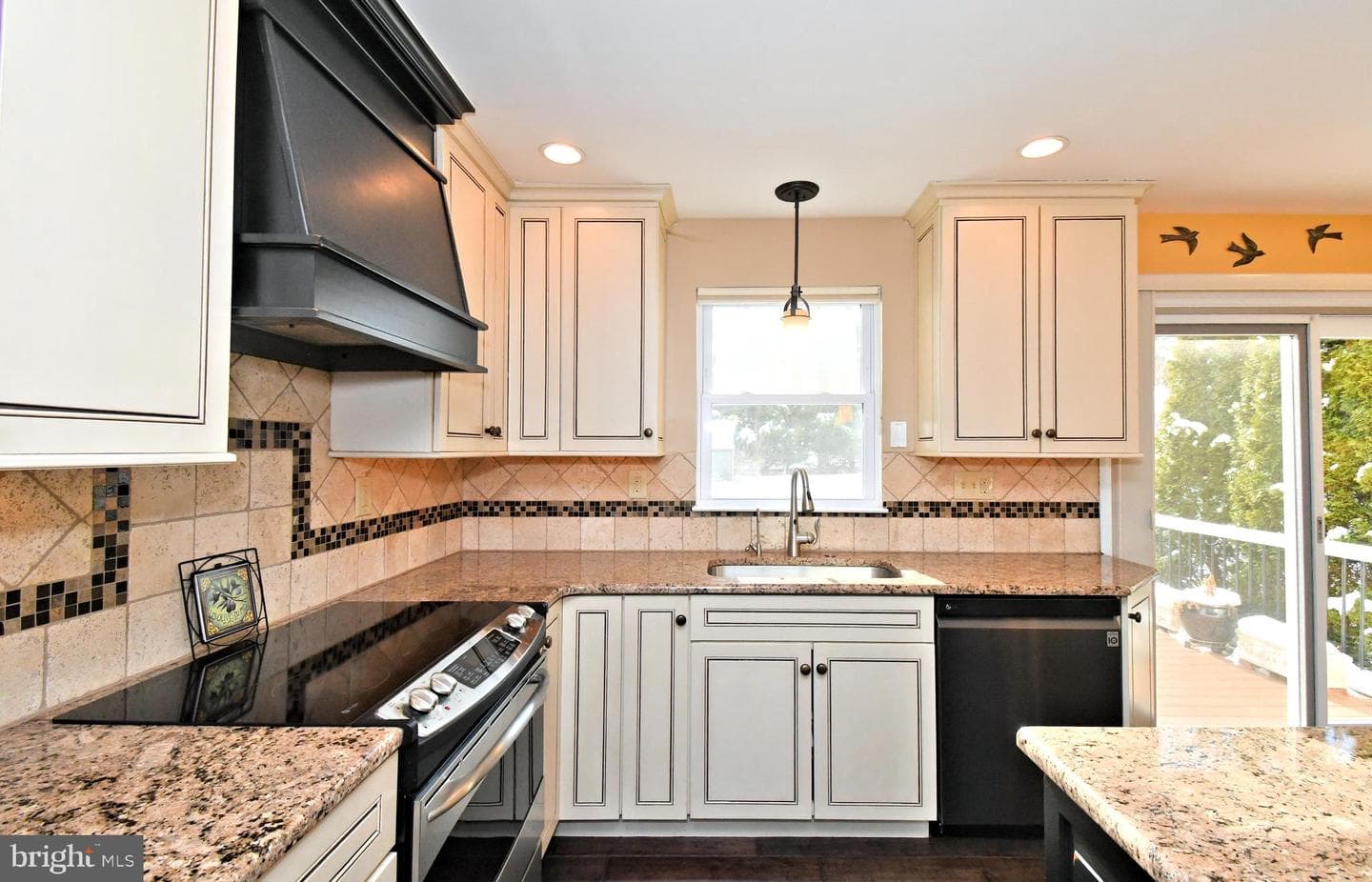 555 Saratoga Road photo 13