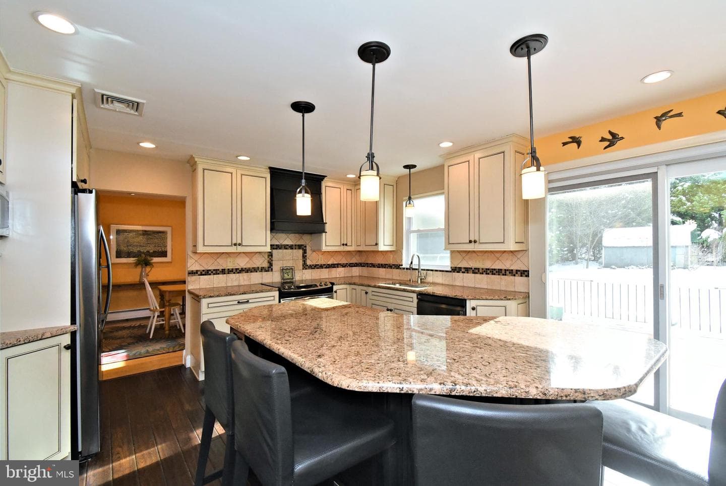 555 Saratoga Road photo 9