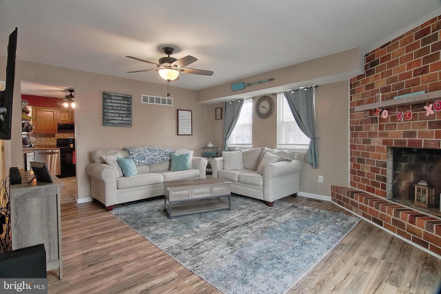 523 Village Lane photo 9