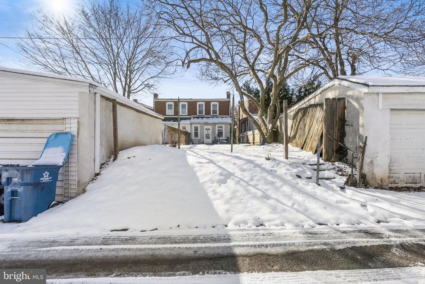 211 E Poplar Street photo 18