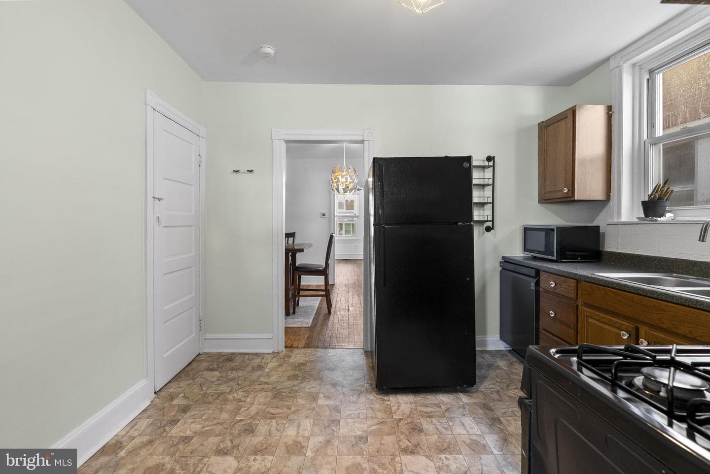 211 E Poplar Street photo 19