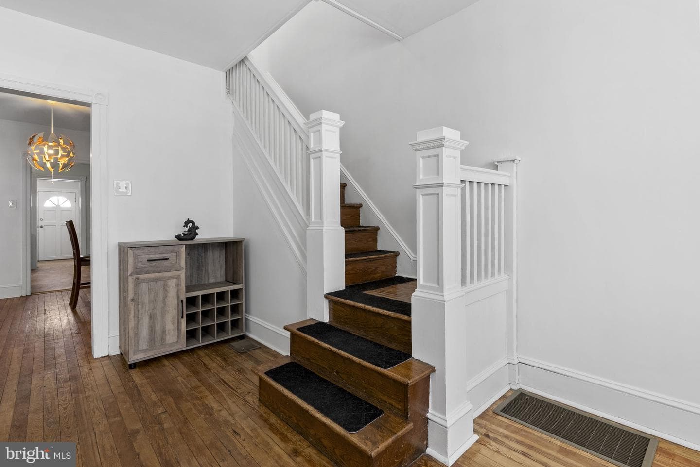 211 E Poplar Street photo 20