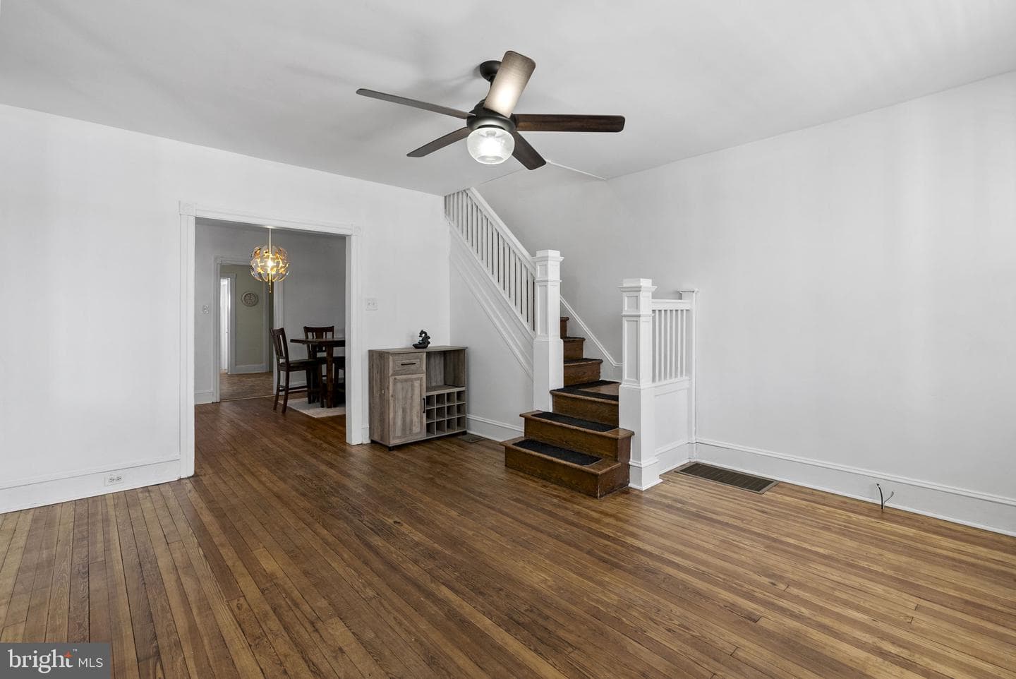 211 E Poplar Street photo 5