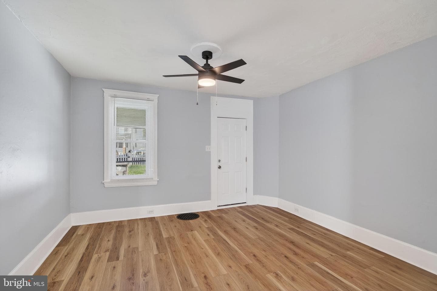 344 Lincoln Avenue photo 4