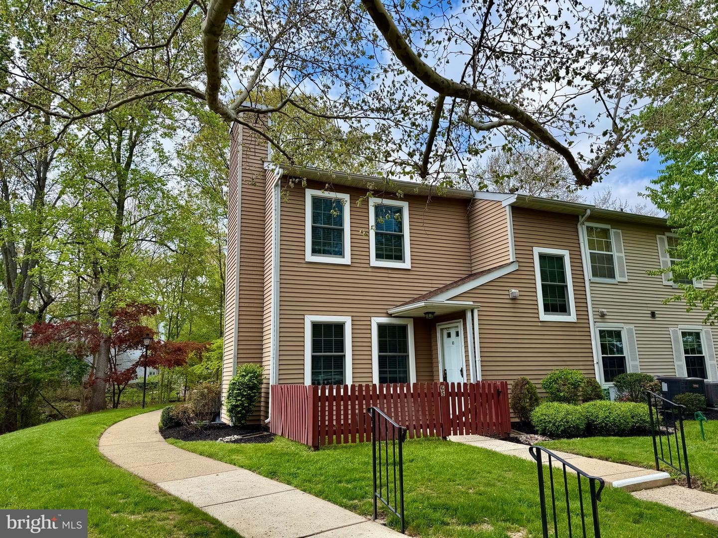65 Woodbine Court photo 2