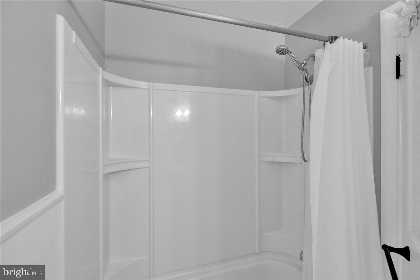 136 Reynolds Avenue photo 11