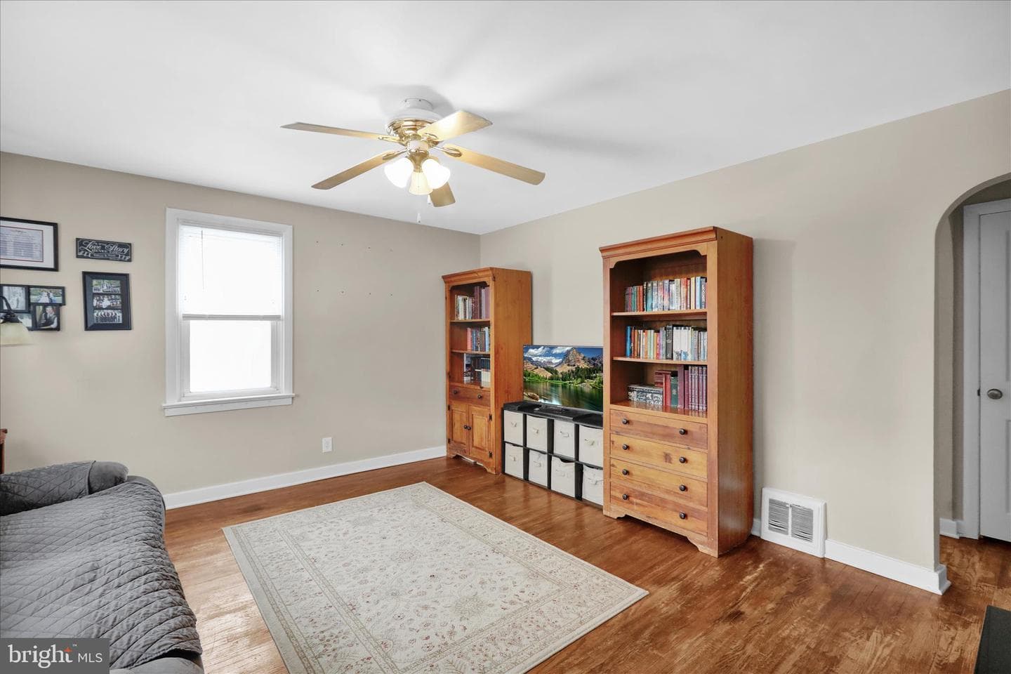 136 Reynolds Avenue photo 3