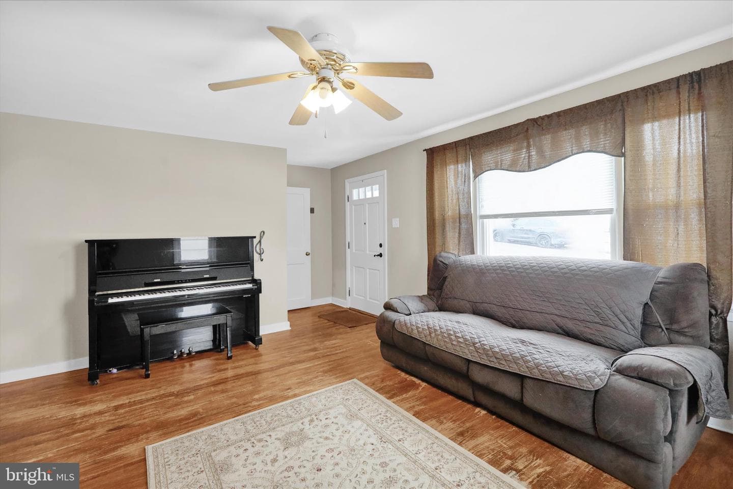 136 Reynolds Avenue photo 5