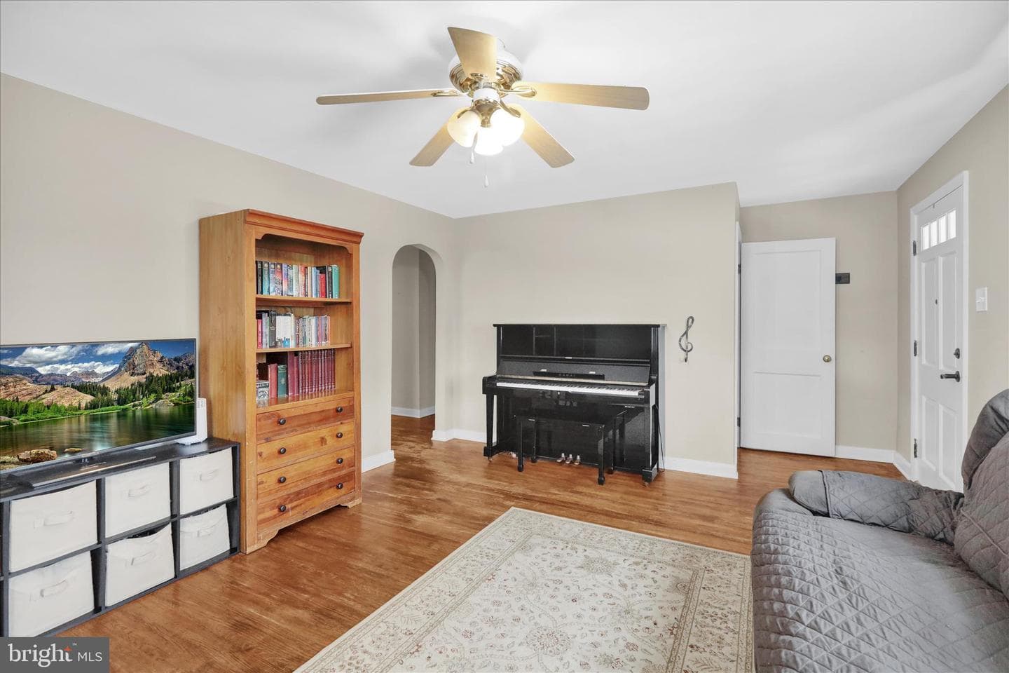 136 Reynolds Avenue photo 6