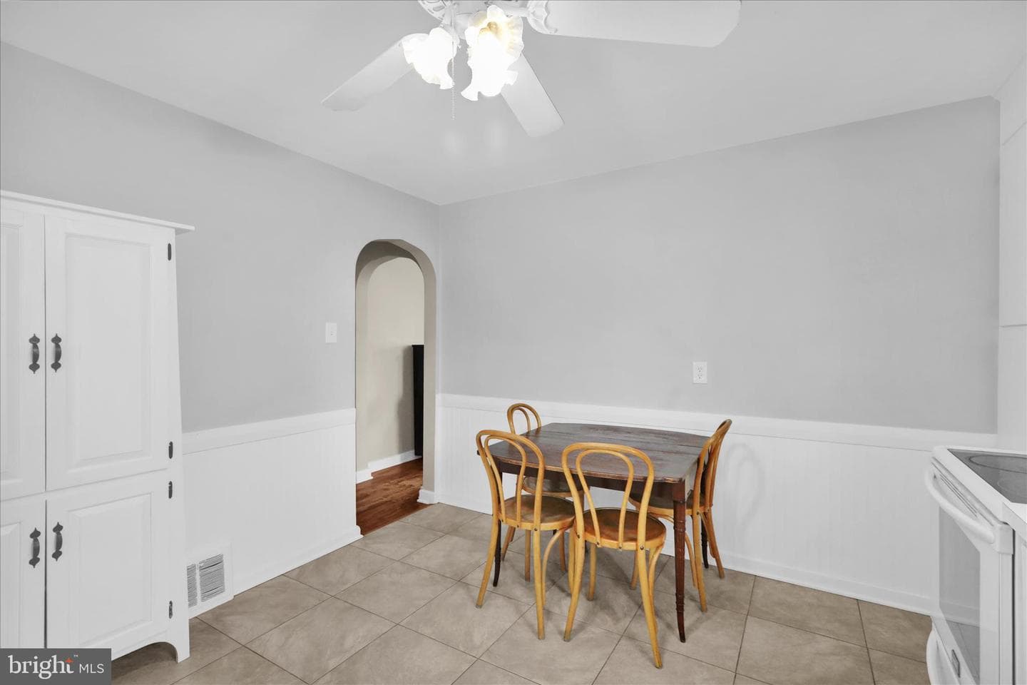 136 Reynolds Avenue photo 9