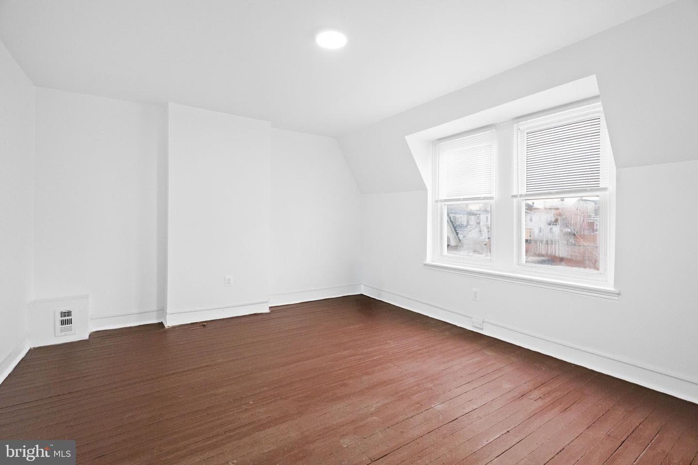 620 George Street photo 42