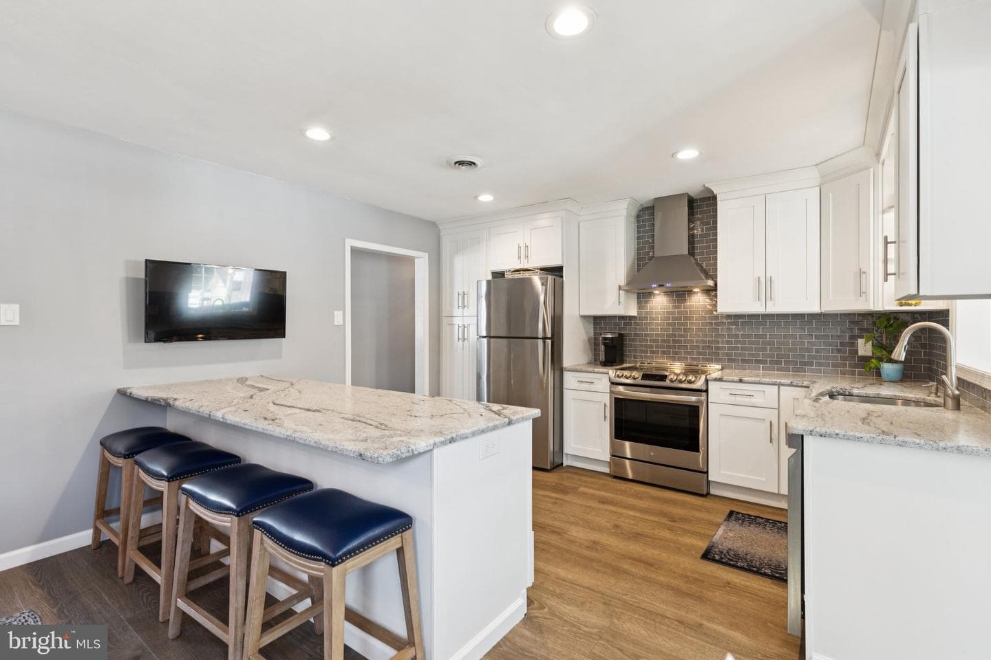 404 Enfield Road photo 8