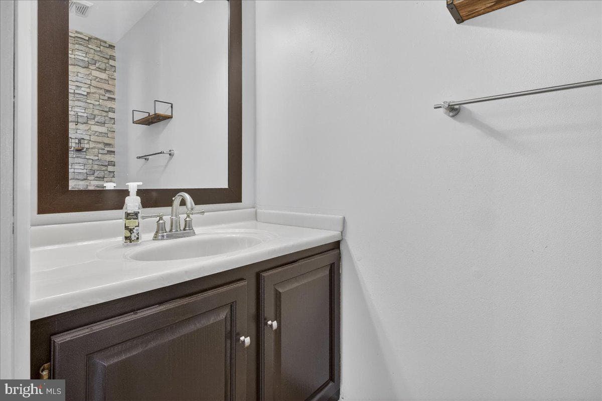 1158 Grove Street photo 13