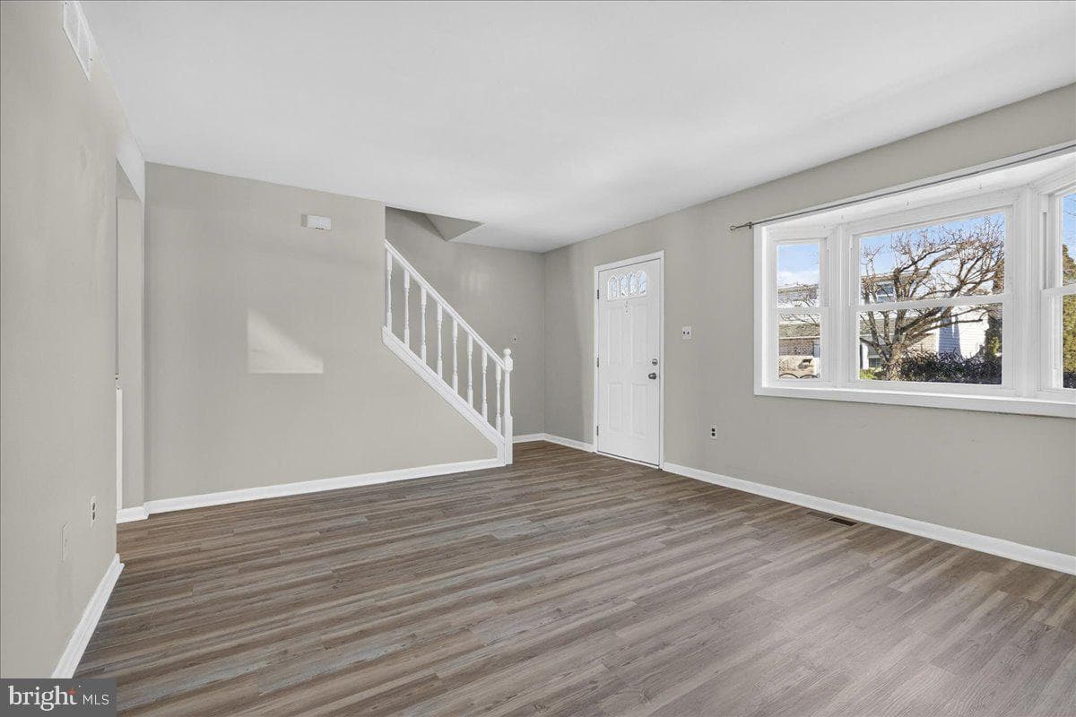 1158 Grove Street photo 4