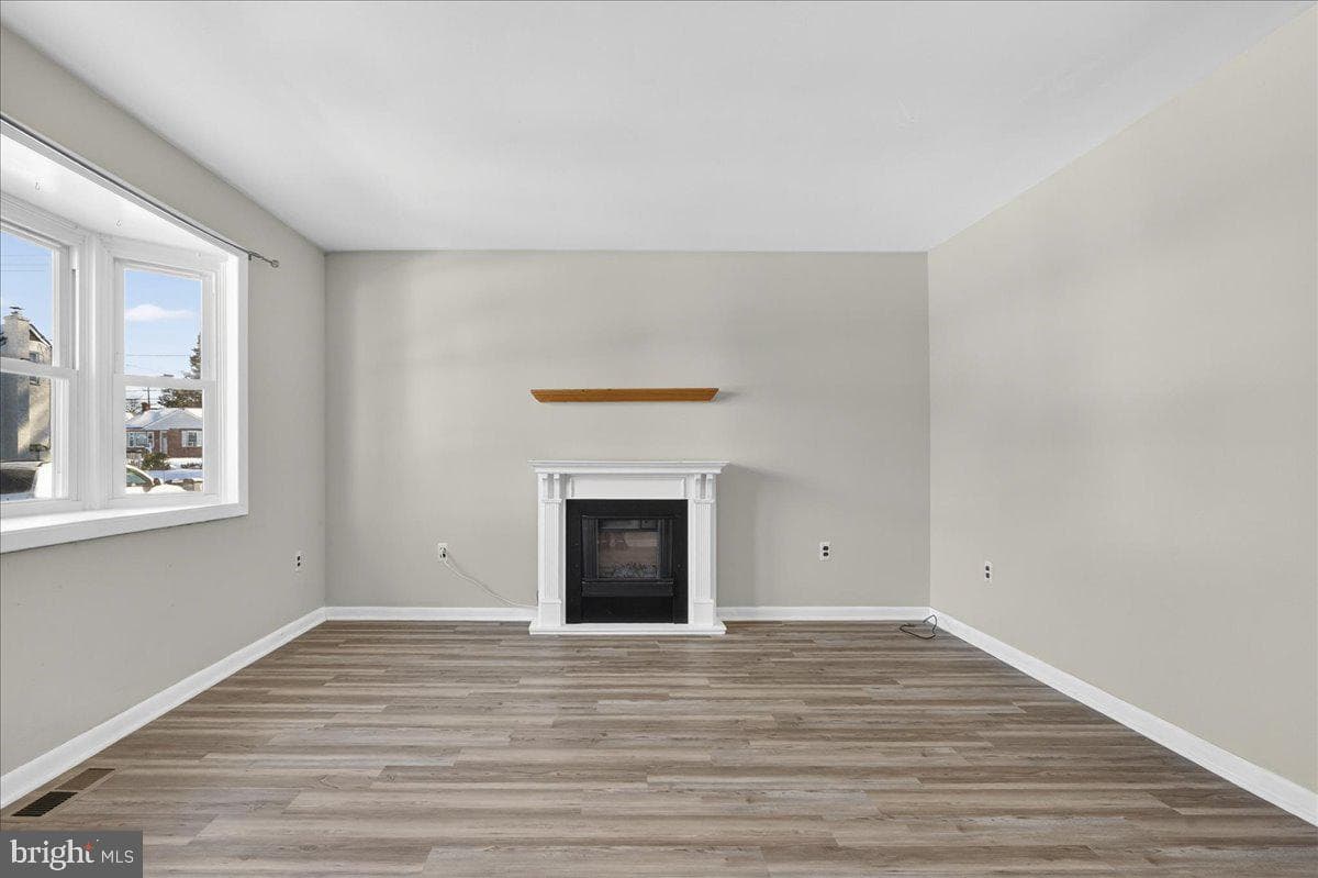 1158 Grove Street photo 5