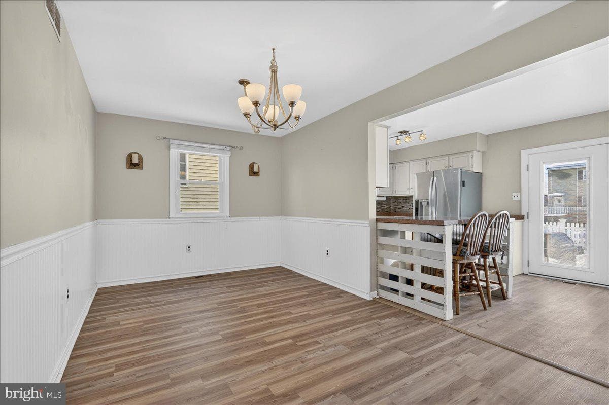 1158 Grove Street photo 6