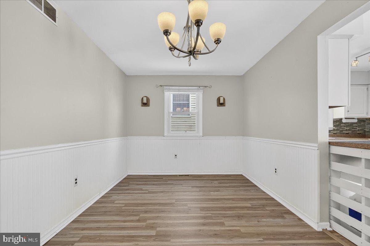 1158 Grove Street photo 7