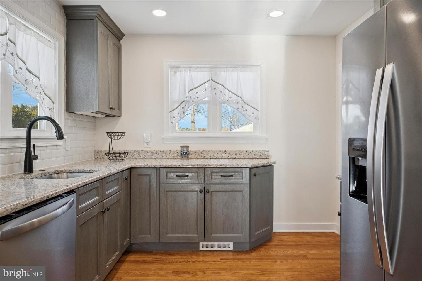 616 Tennis Avenue photo 2