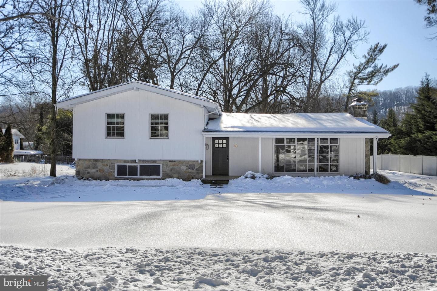 958 Longview Road photo 1