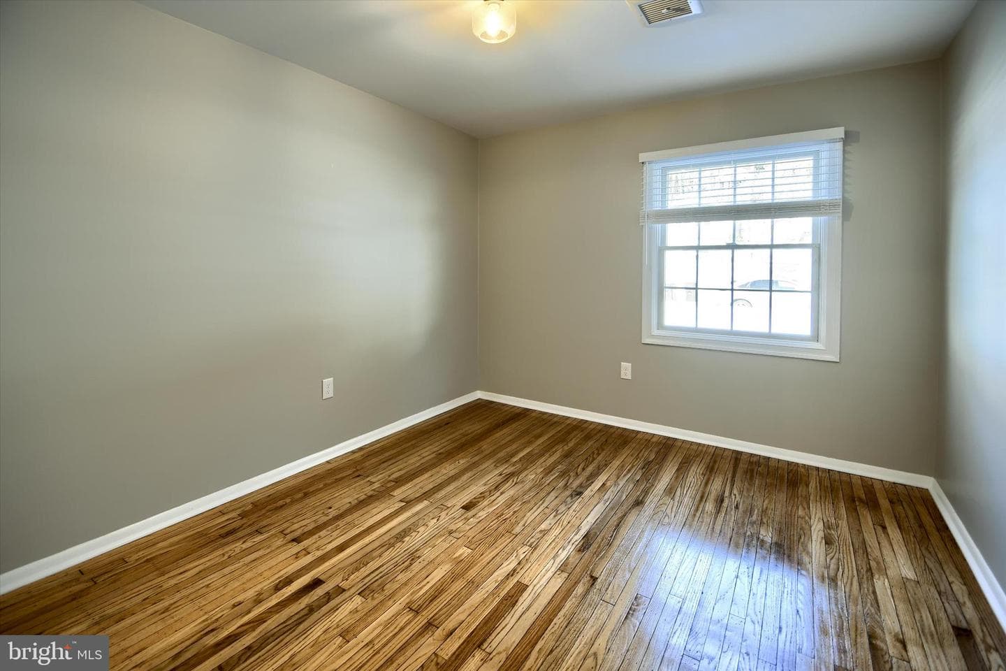 958 Longview Road photo 17