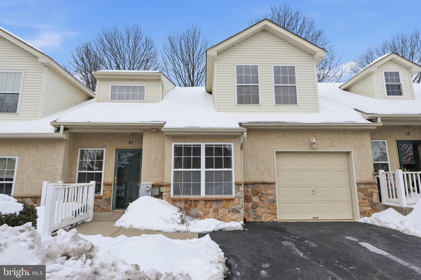 41 Stuart Dr photo 1