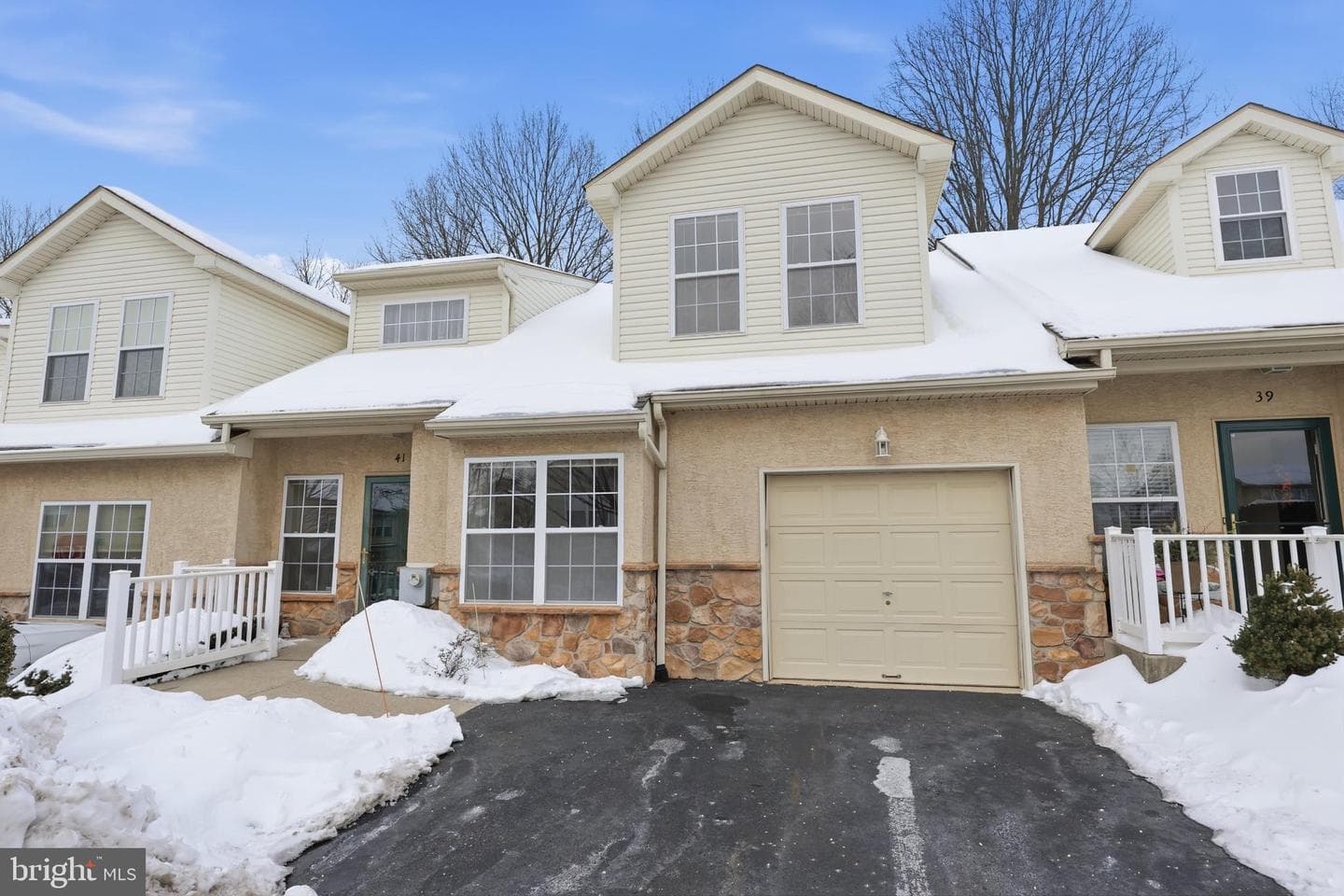 41 Stuart Dr photo 2