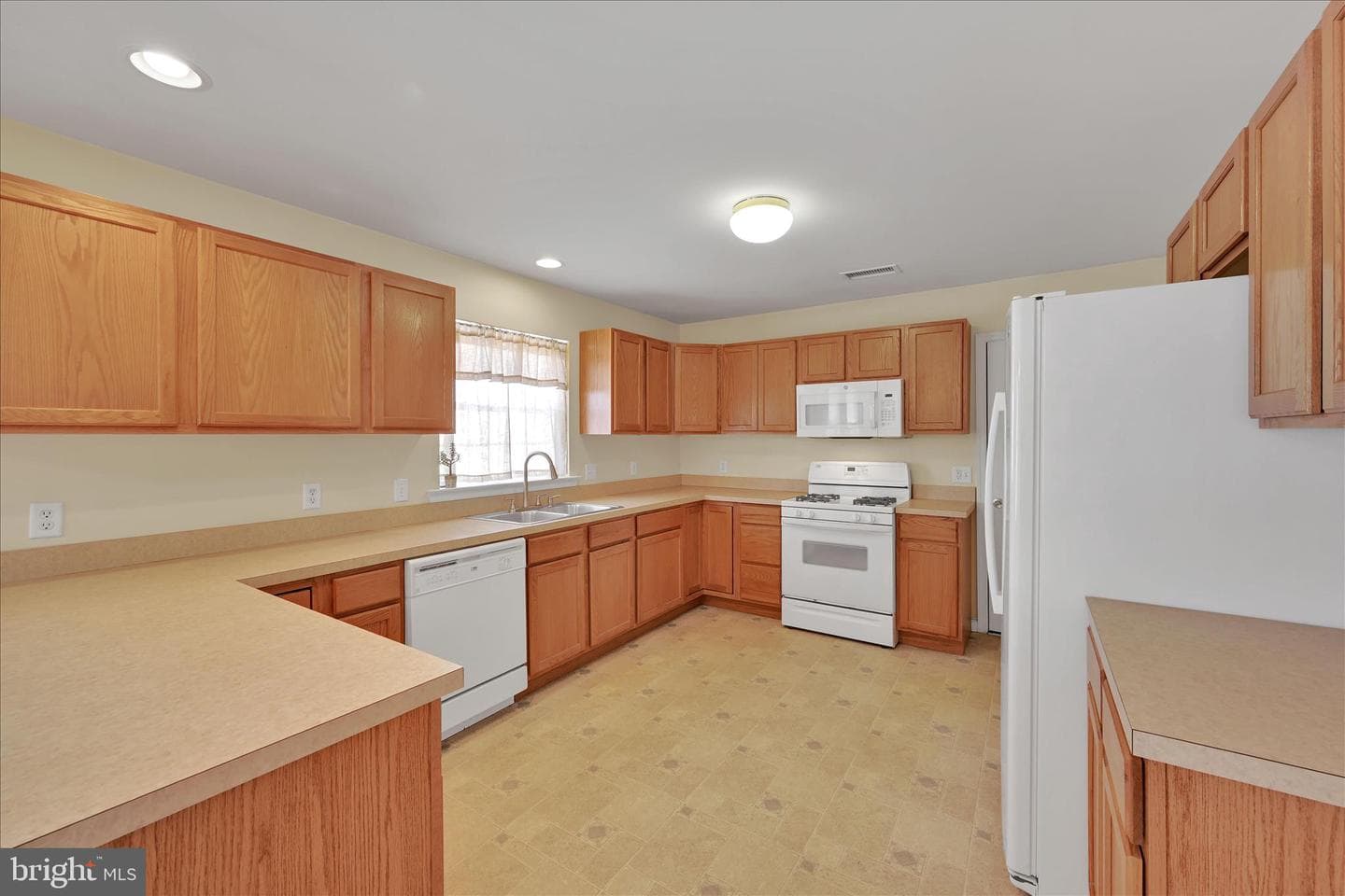 112 W Harmony Drive photo 15