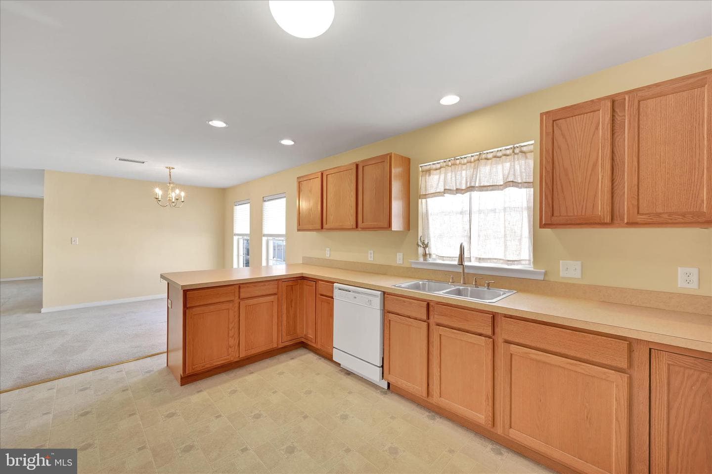 112 W Harmony Drive photo 17