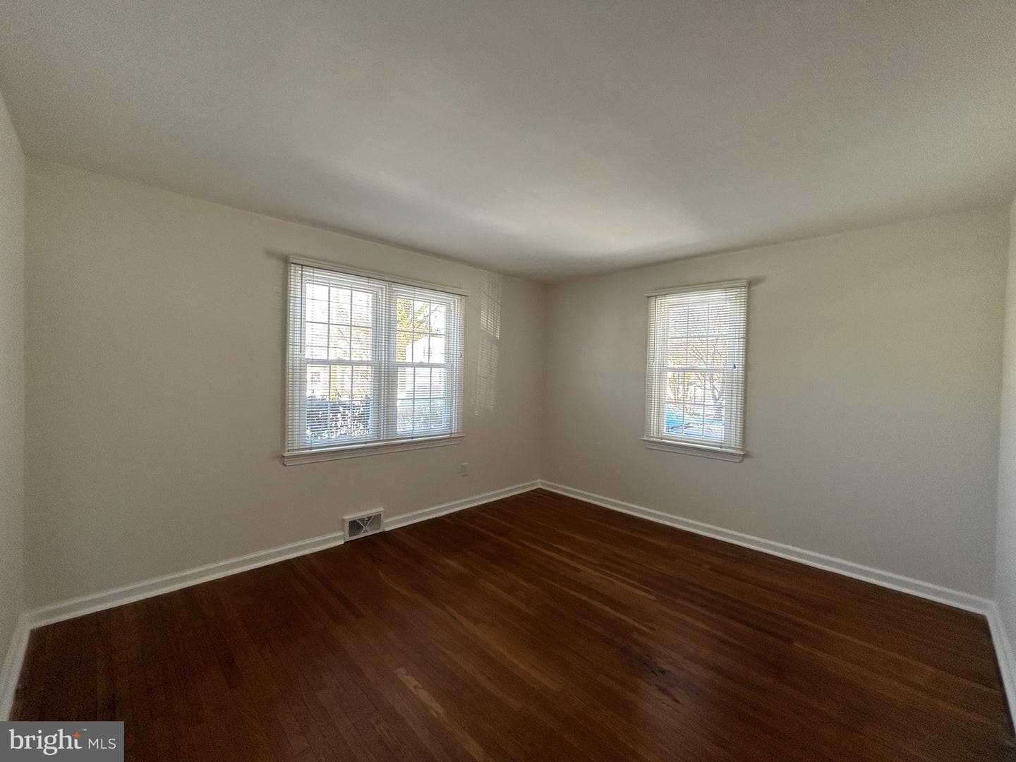 1369 Birchwood Avenue photo 9