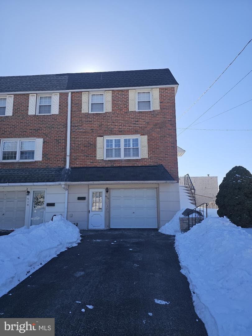 616 E Roberts Street photo 1