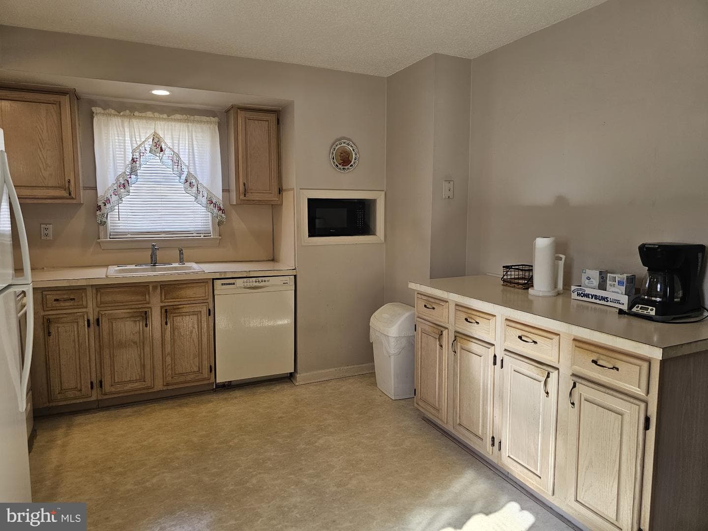 616 E Roberts Street photo 4