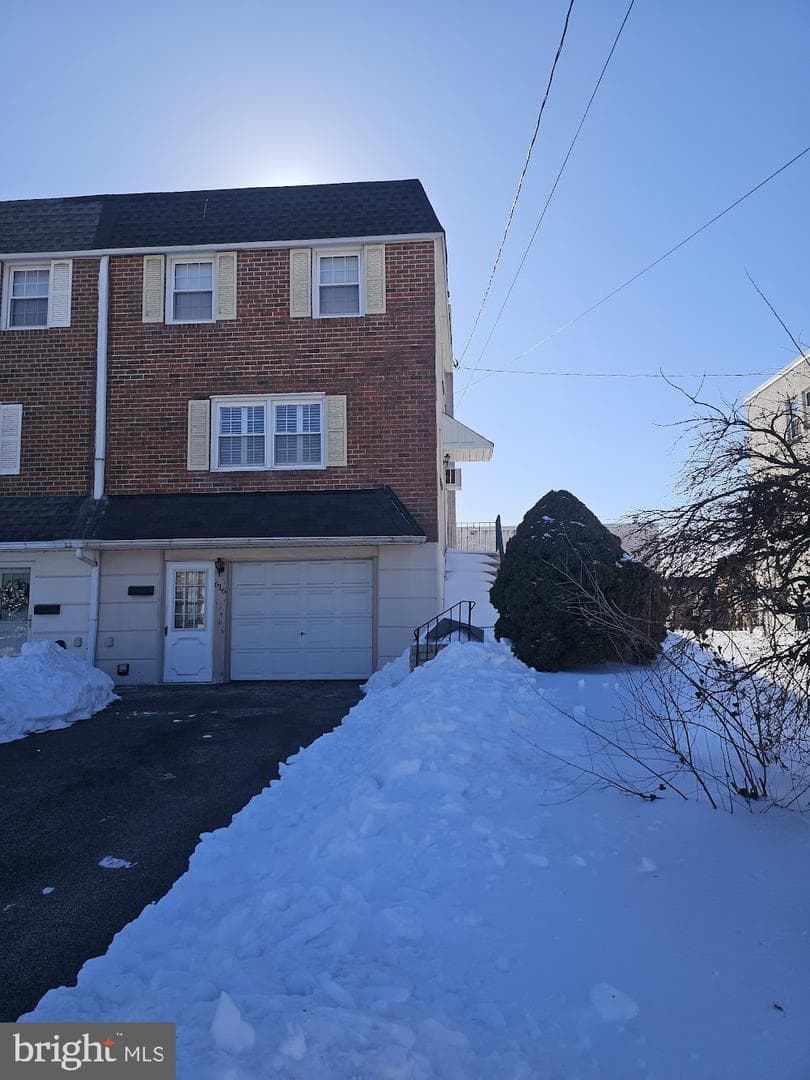 616 E Roberts Street photo 8