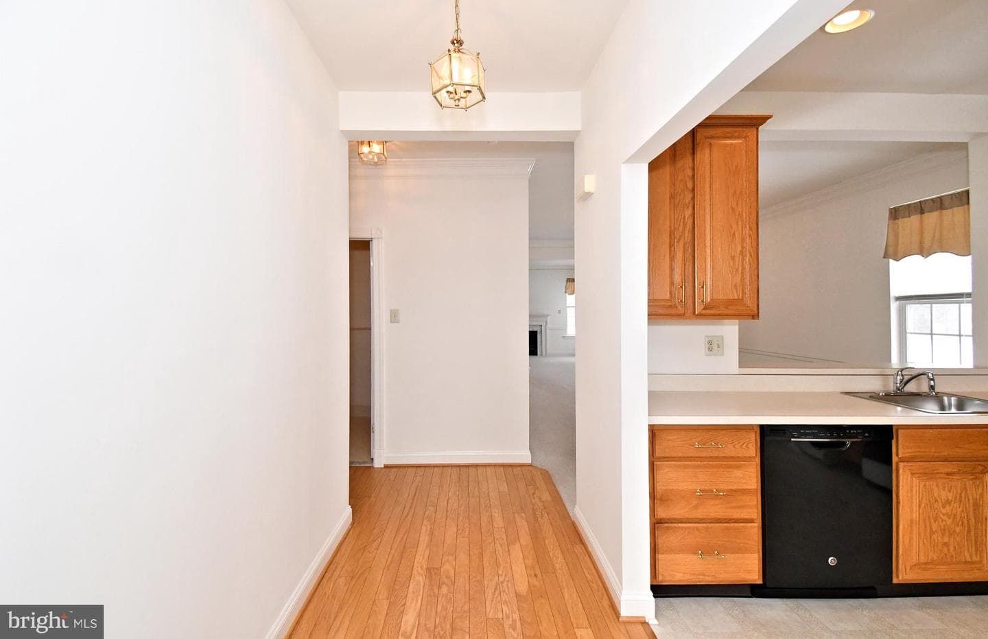 425 Ruth Court photo 2