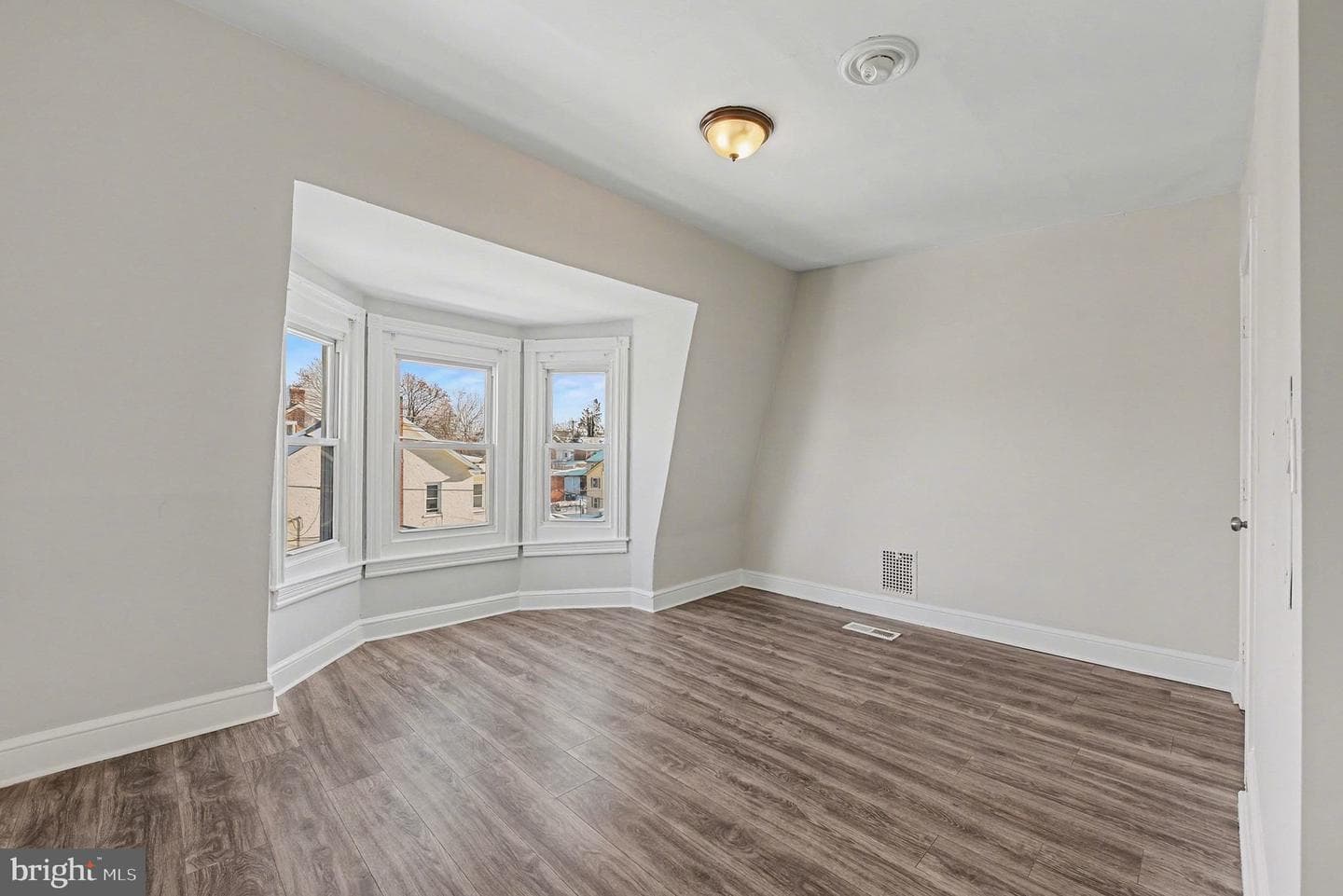 332 Oak Street photo 12