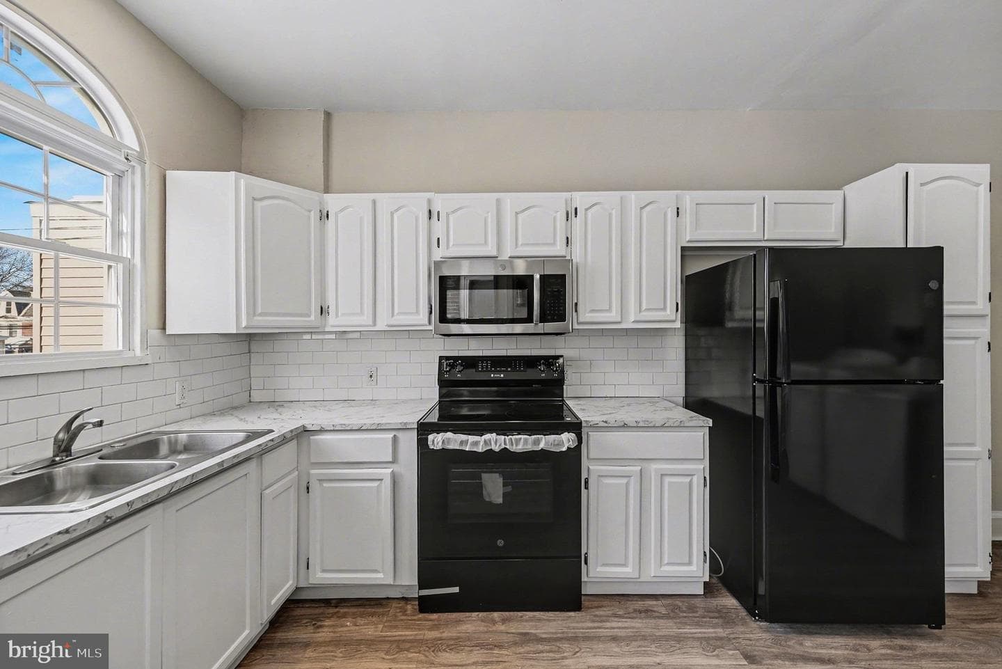 332 Oak Street photo 8