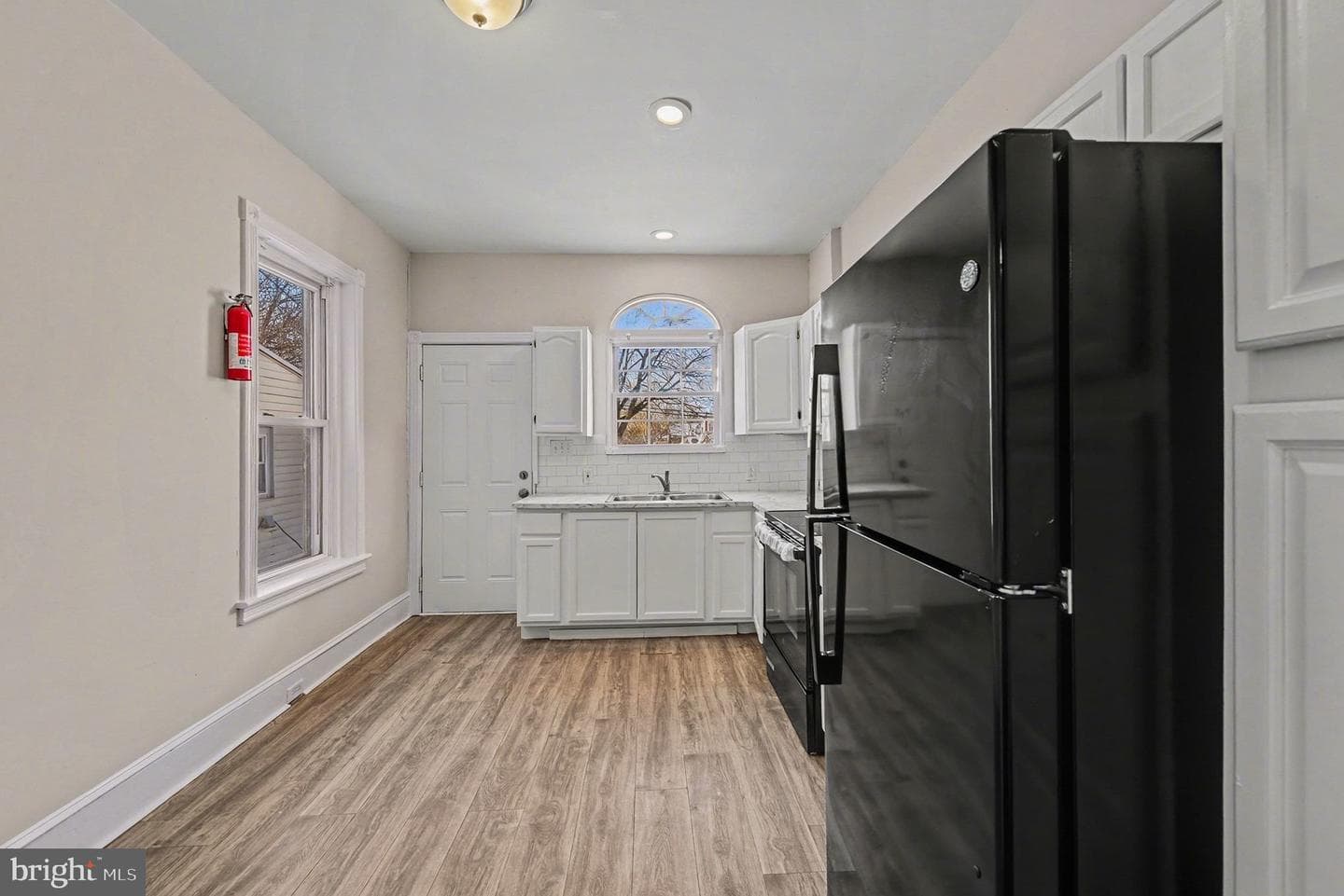 332 Oak Street photo 9
