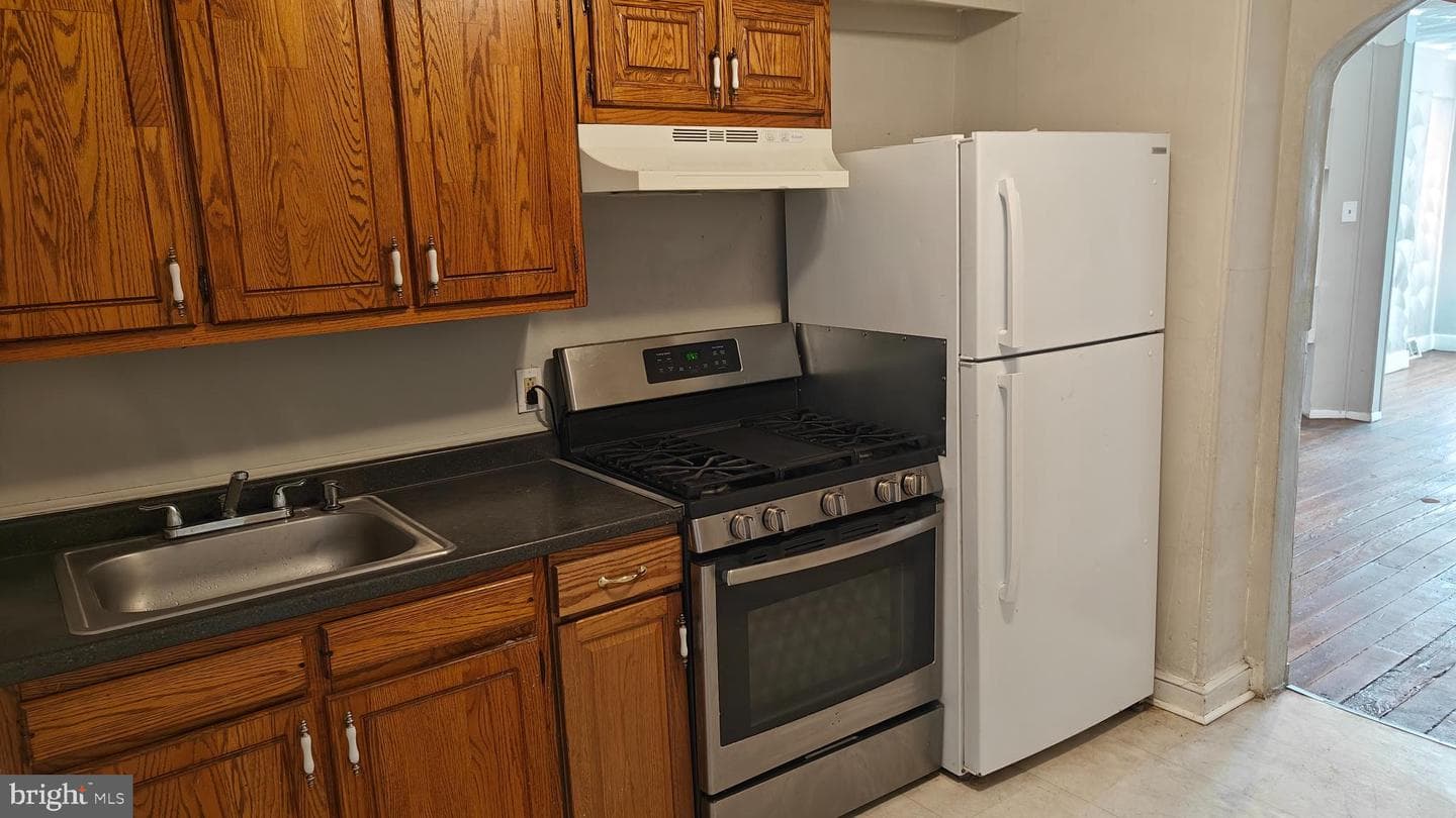 229 W Spruce Street photo 13