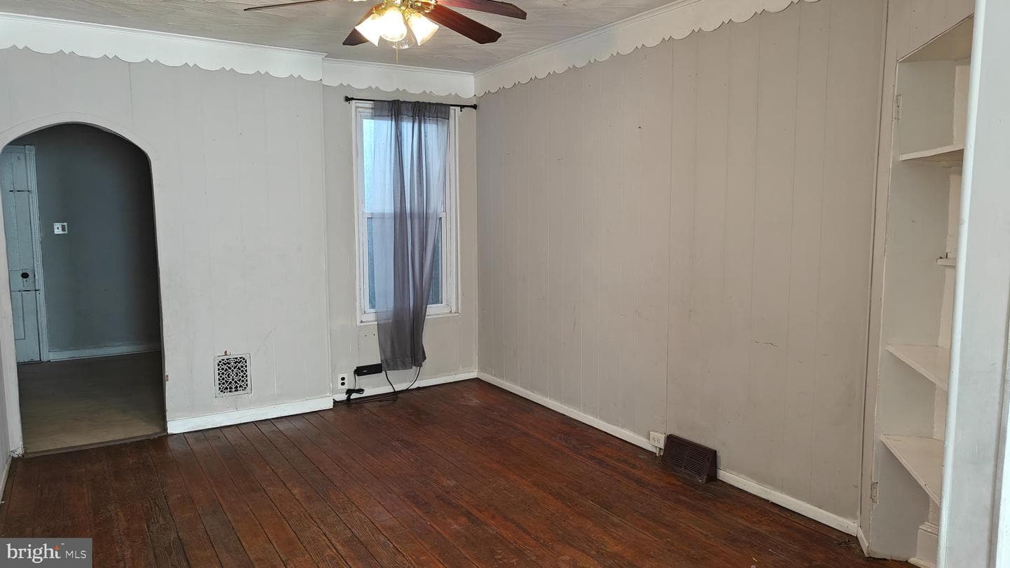 229 W Spruce Street photo 4