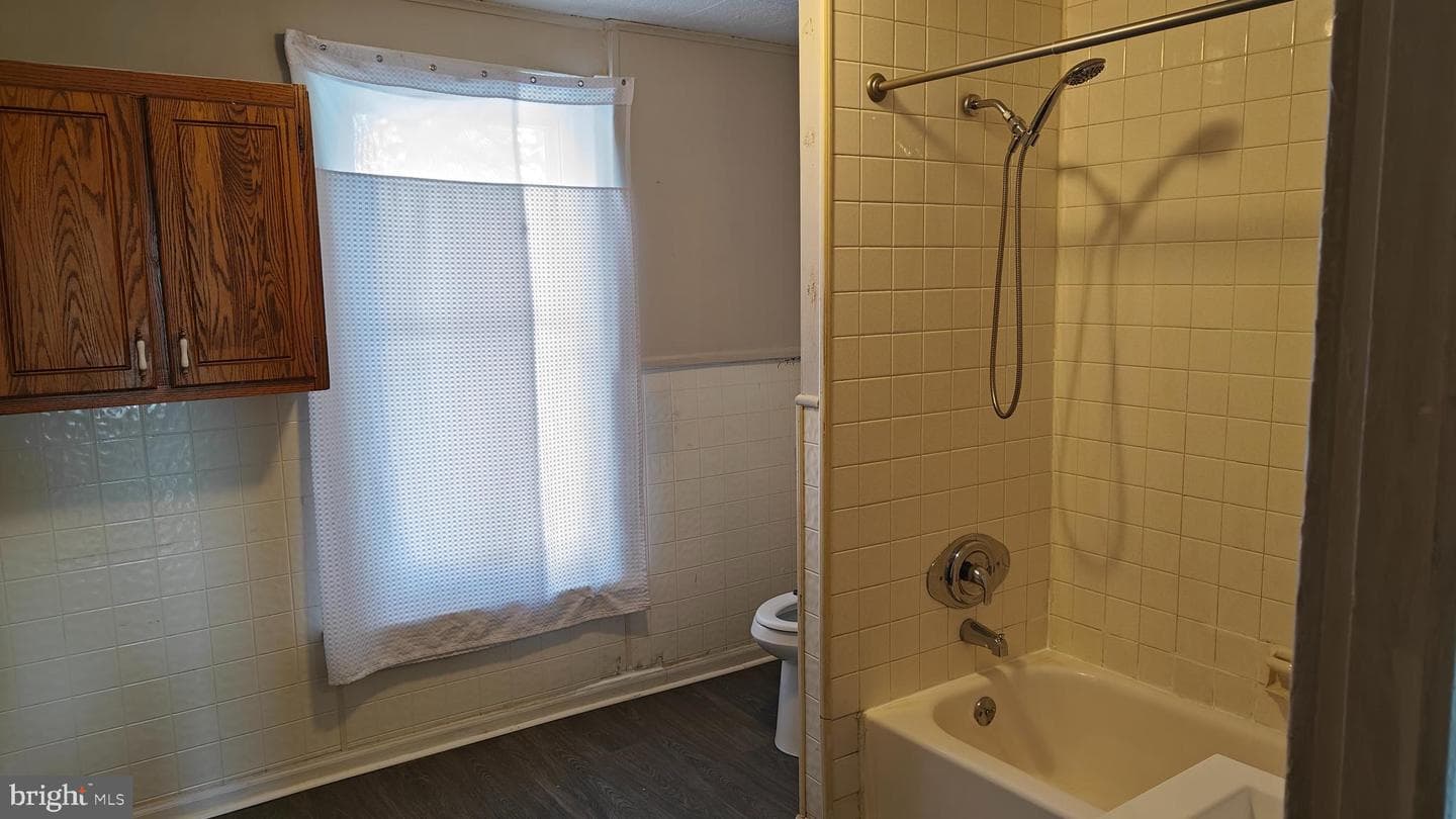229 W Spruce Street photo 6