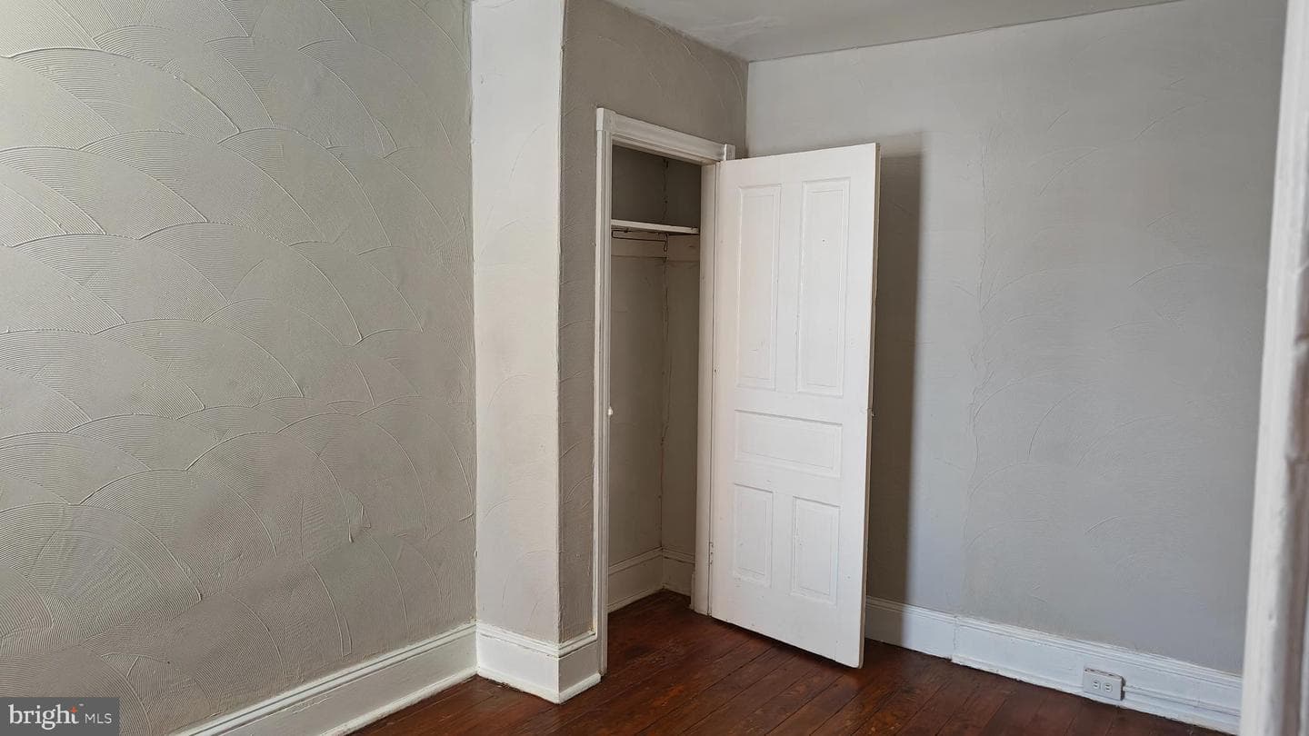 229 W Spruce Street photo 9