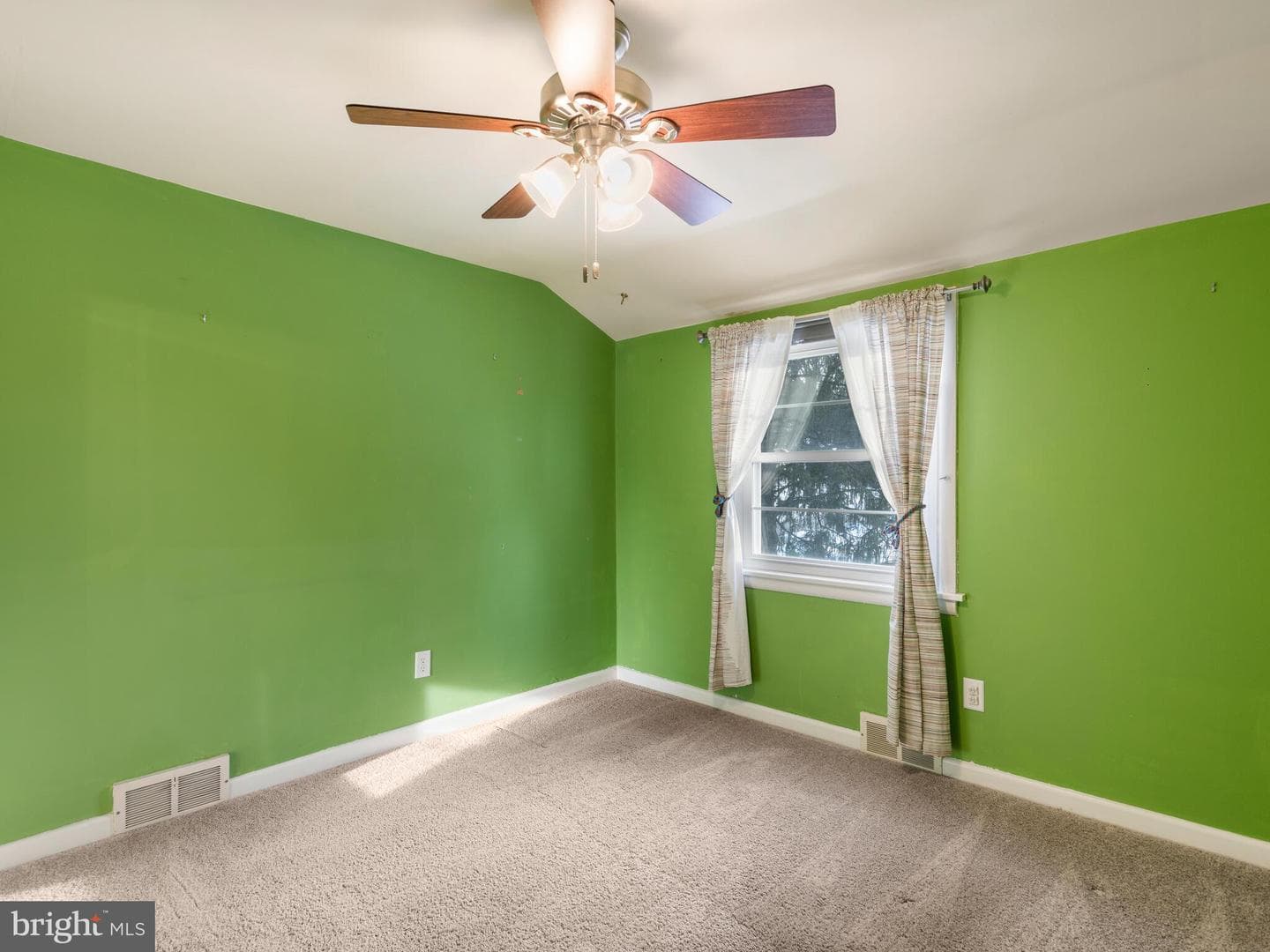 405 Revere Road photo 16