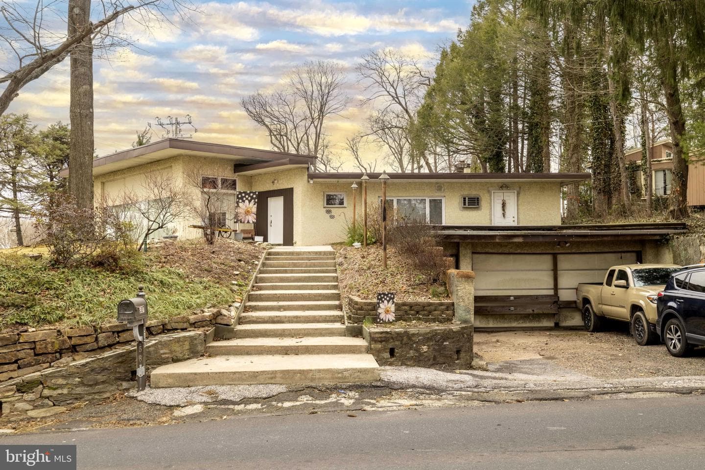 587 Moreland Road photo 36