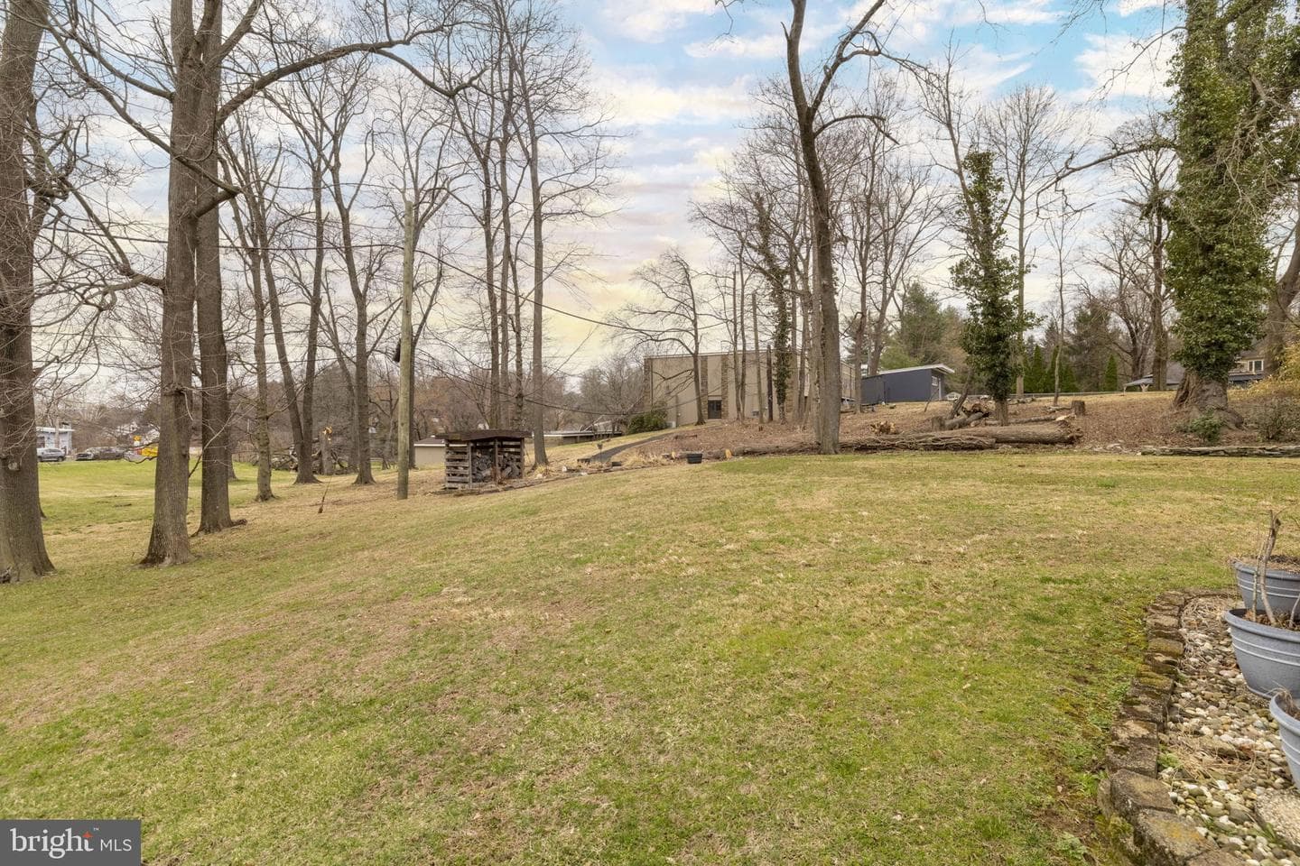 587 Moreland Road photo 38
